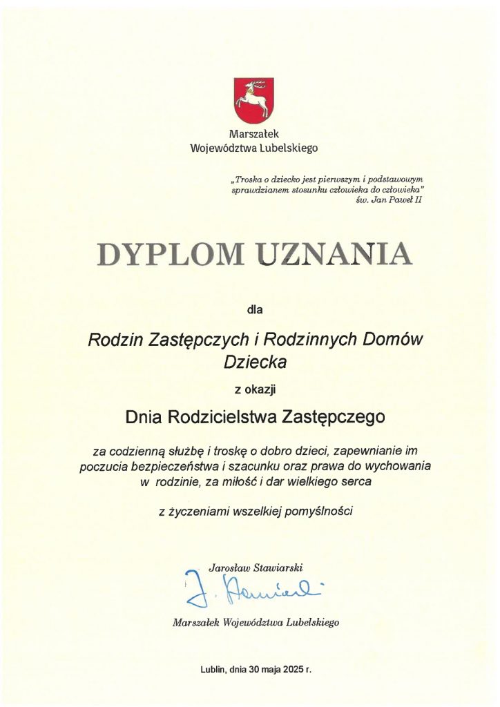 Dyplom uznania dla rodzin zastępczych i rodzinnych domów dziecka z okazji dnia Rodzicielstwa zastępczego