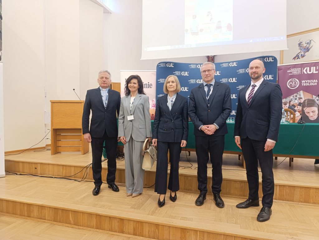 Uczestnicy konferencji "Piecza zastępcza - wspólna przestrzeń teorii i praktyki”.